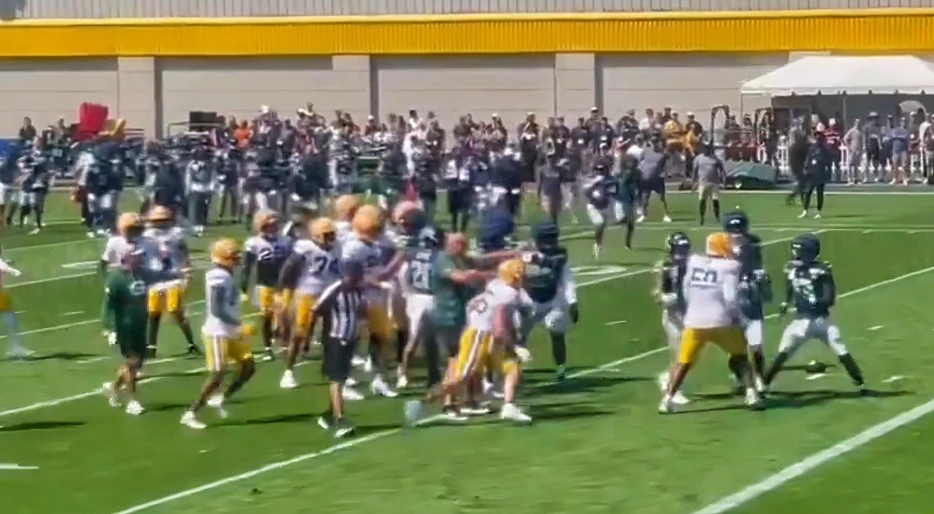 Punches Were Flying As Nasty Brawl Breaks Out Between Seahawks &amp; Packers Players During Joint Practice