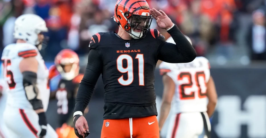 Raiders fans are into a Trey Hendrickson trade pursuit