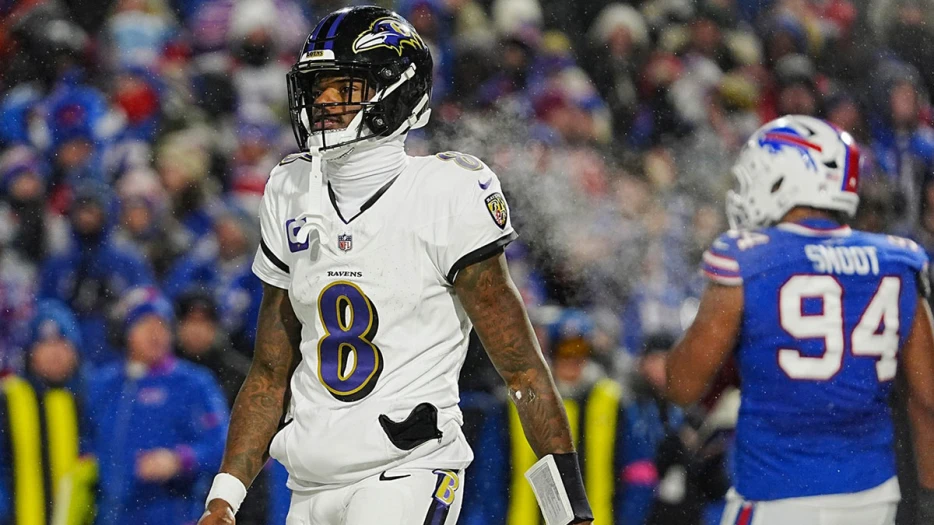 Ravens QB Lamar Jackson doesn’t practice after injury scare