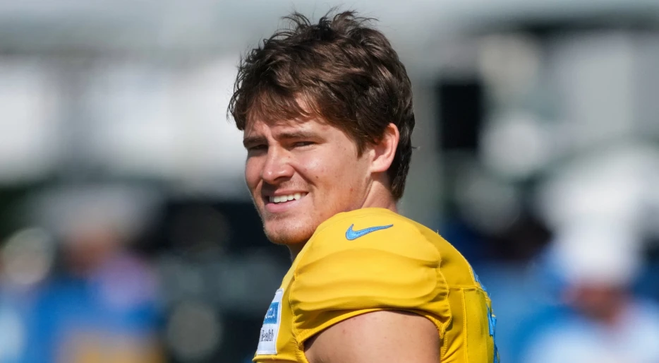 Someone Did The Craziest Thing To Justin Herbert’s Fantasy Football Profile Pic After He Was Spotted On A Date With Pop Sensation Madison Beer