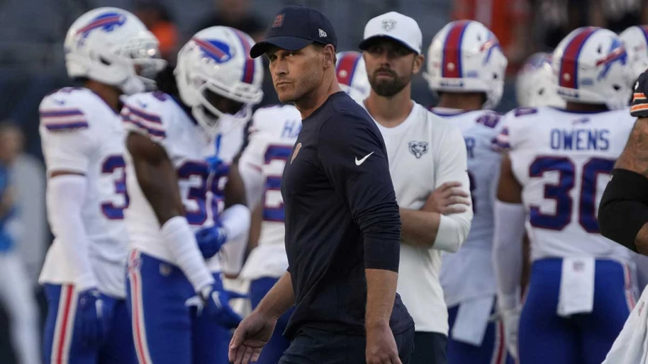 Bears’ Ben Johnson has priceless reaction to getting booed vs. Bills