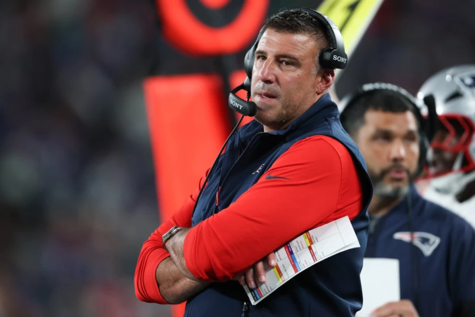 Mike Vrabel goes off on Patriots reporter for Kyle Dugger, Anfernee Jennings trade rumors