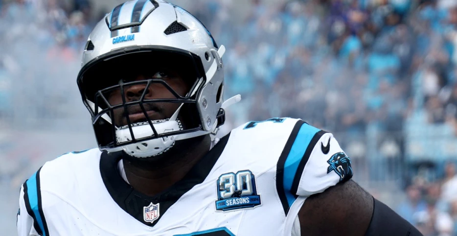 Panthers signing Taylor Moton to two year extension