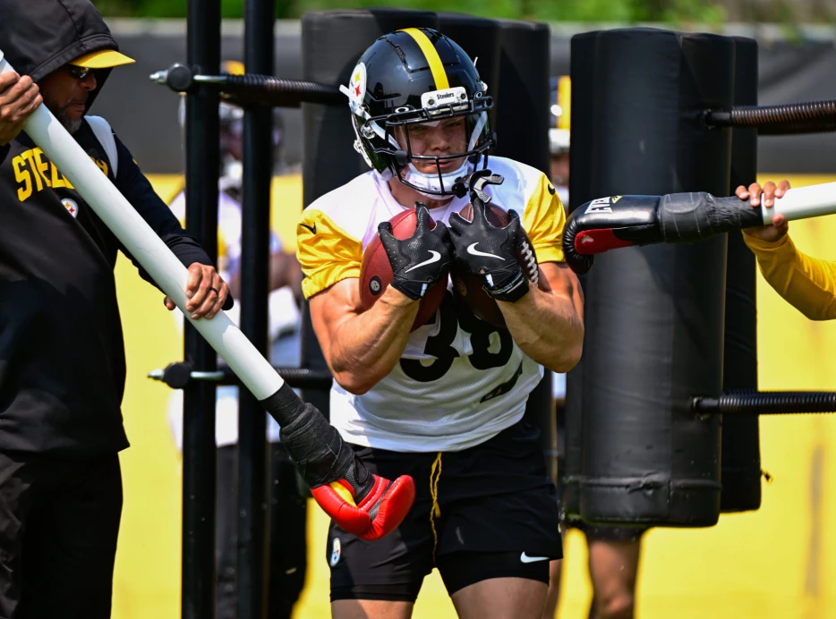 Steelers Release Speedy Running Back