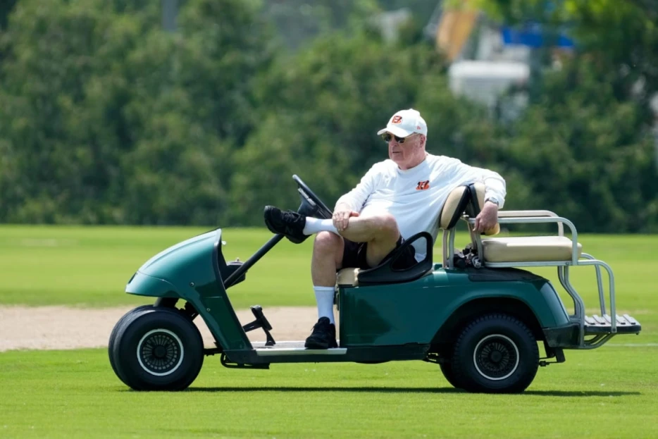 Cincinnati Bengals’ Legend Highlights Latest Example of Owner Mike Brown’s Cheapness