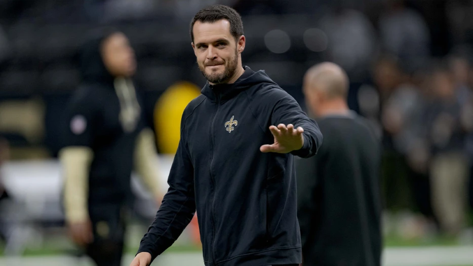 Derek Carr has questions for the Browns over latest Shedeur Sanders decision