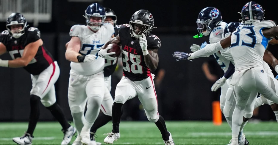 Projecting the Falcons final roster and practice squad