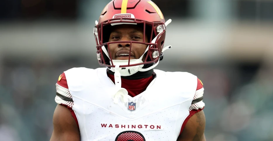 Which 49ers running back trio do you think is stronger on paper: 2025 or 2024?