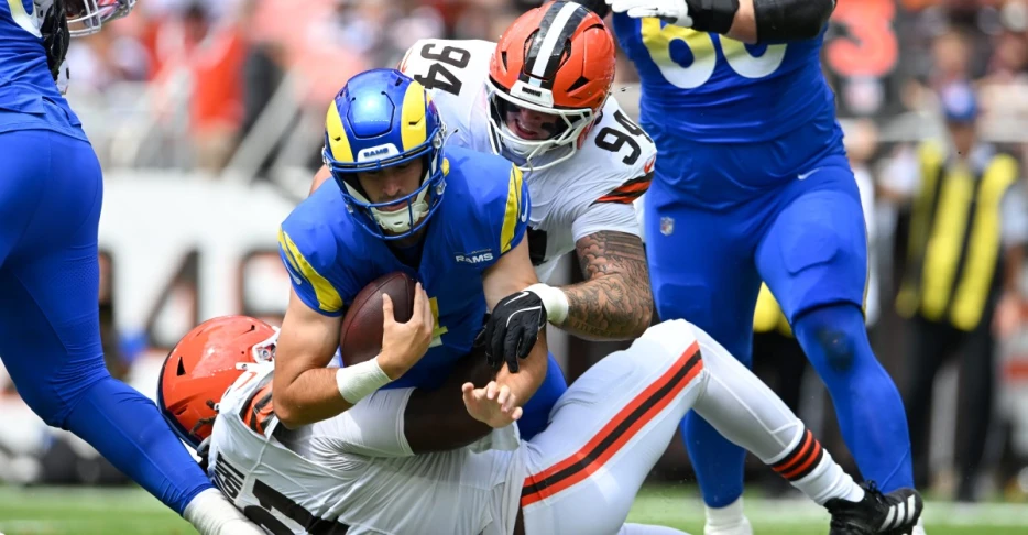 Browns defensive snap counts vs. Rams: Dominant on third down