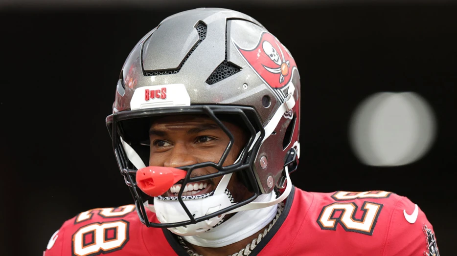 Buccaneers waive Shilo Sanders after punching incident