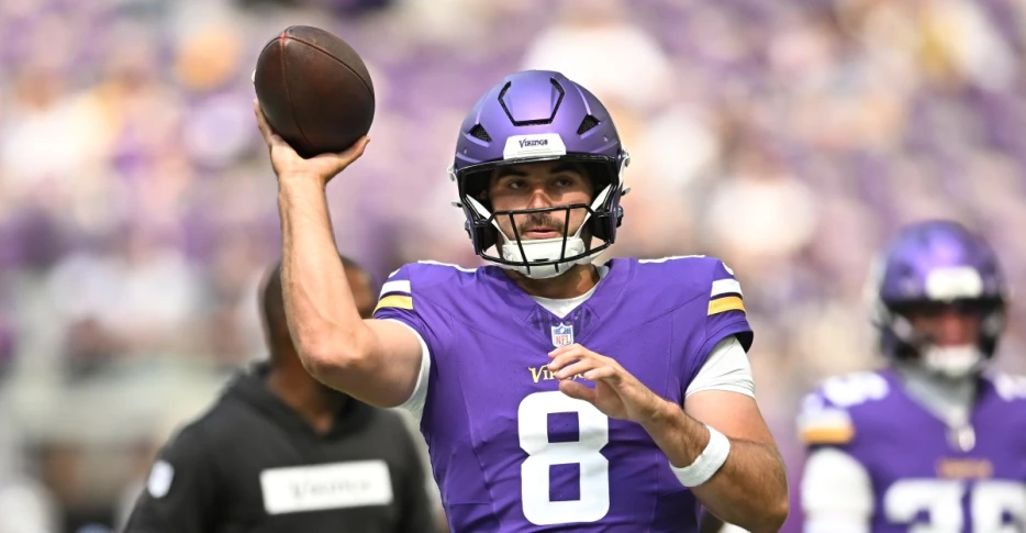 Vikings Trade Sam Howell to Eagles