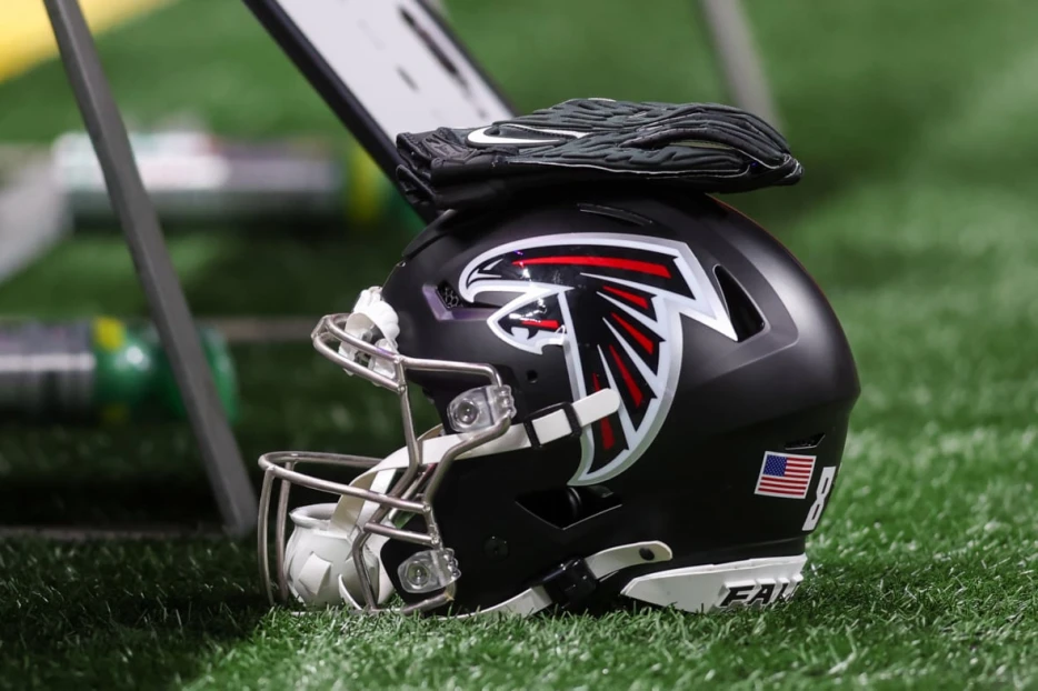 Atlanta Falcons Trade Idea Solves Urgent Need with Former Super Bowl Winner