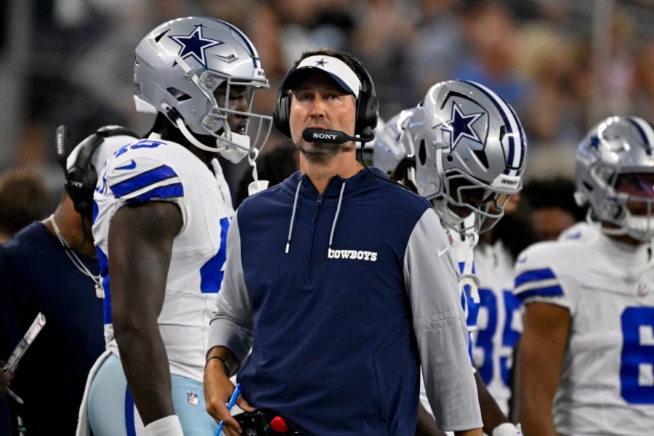 Dallas Cowboys Trade Idea Ditches Failed First-Round Selection