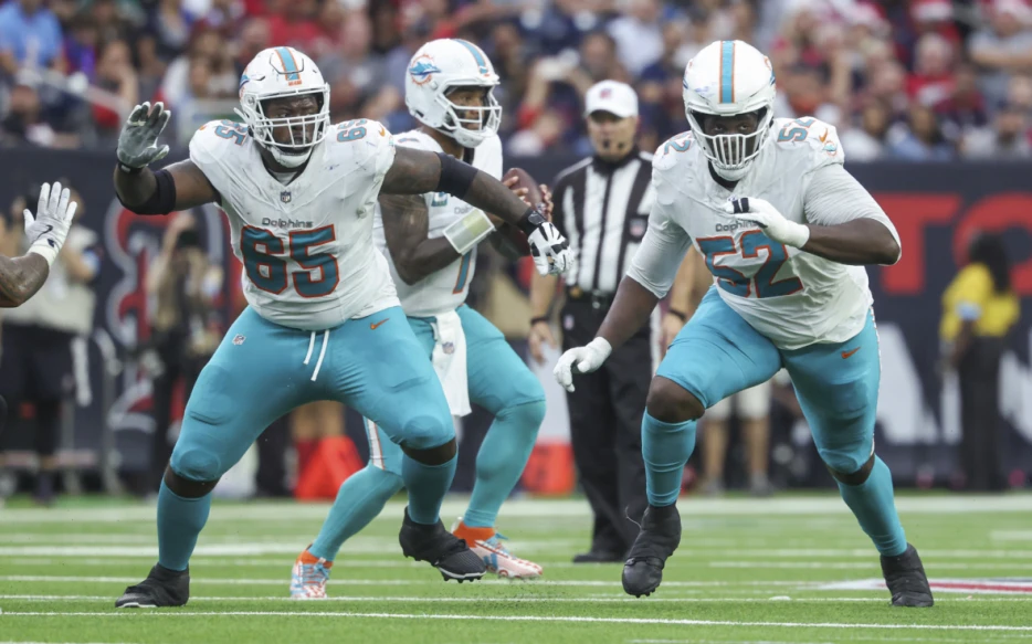 Dolphins Insider Lists Two Offensive Linemen Among Team’s Top Summer Performers