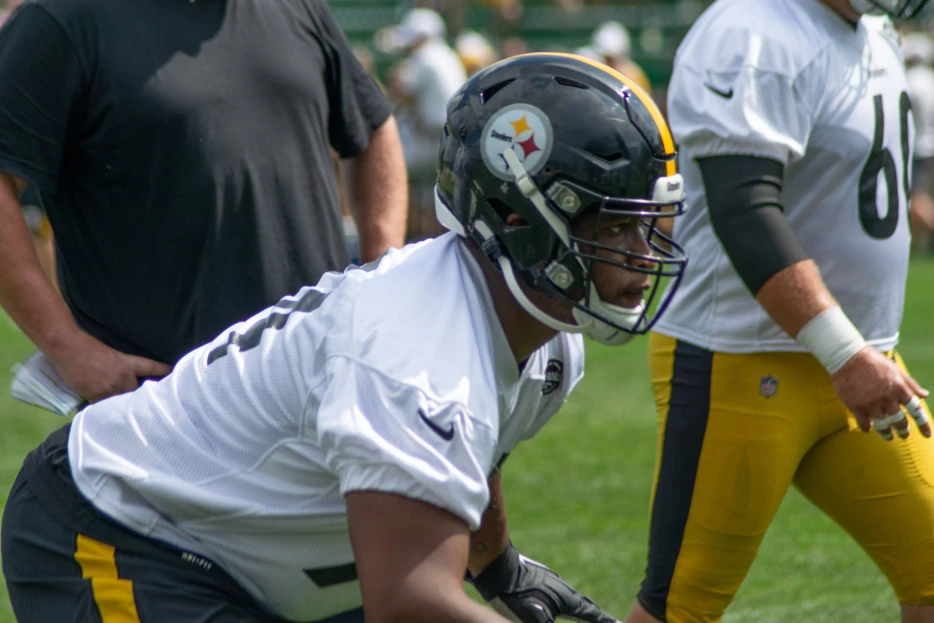 Former Steelers Massive Offensive Tackle Traded to Eagles