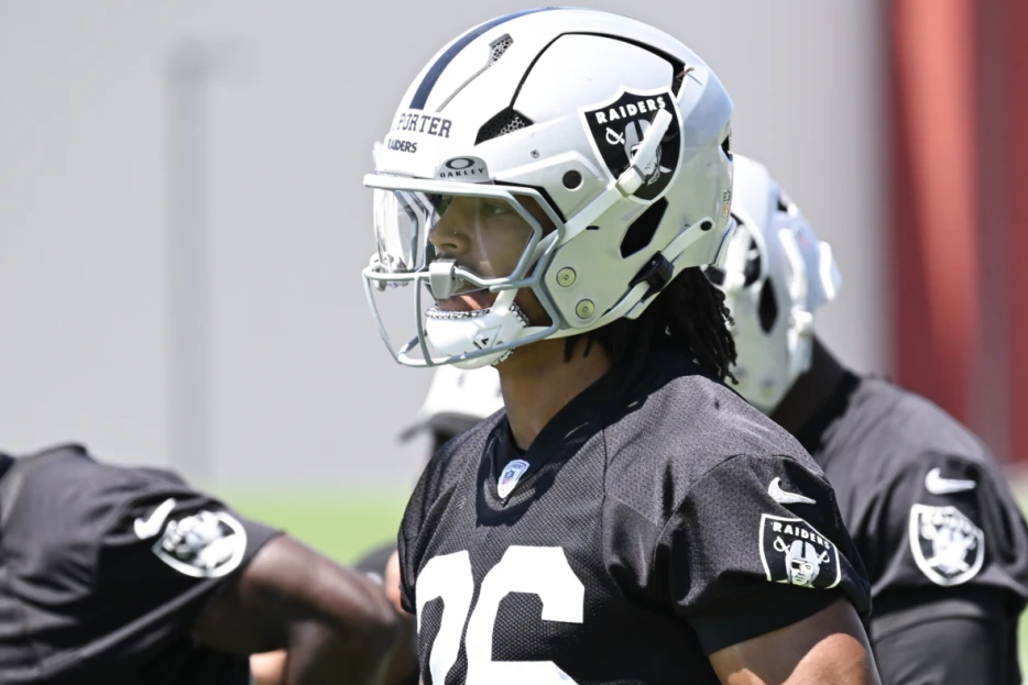 Raiders Daily: Quarterback Help Wanted, Keeping an Eye on the Cornerback Market