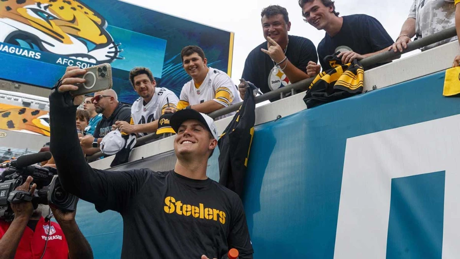 Steelers HC Mike Tomlin says Will Howard ‘moving in right direction’ in hand injury recovery