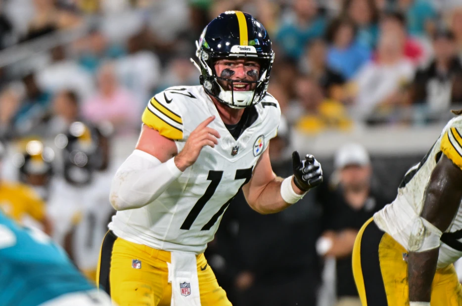 Strong Play from Skylar Thompson Creates Steelers QB Controversy