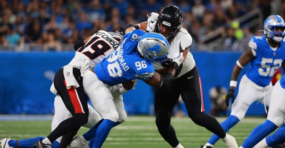 Chargers trade conditional 2027 7th to Texans for OT Austin Deculus