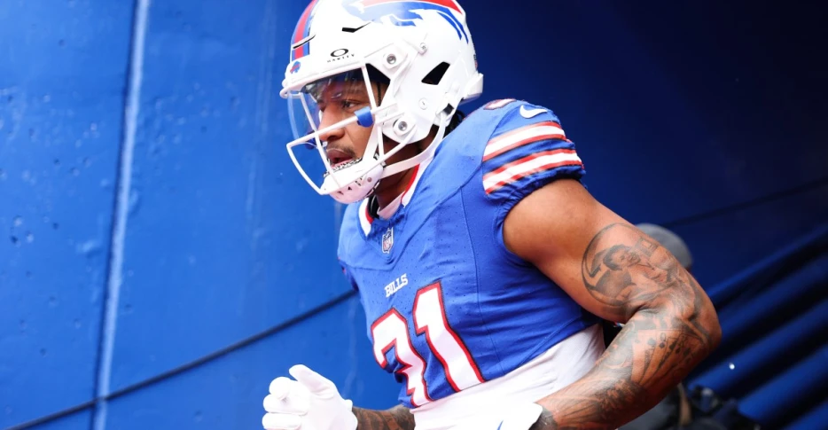 Dolphins sign Rasul Douglas