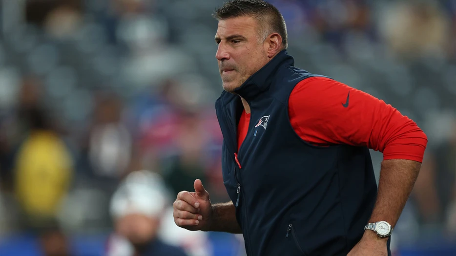 Patriots keep two trade candidates on 53-man roster
