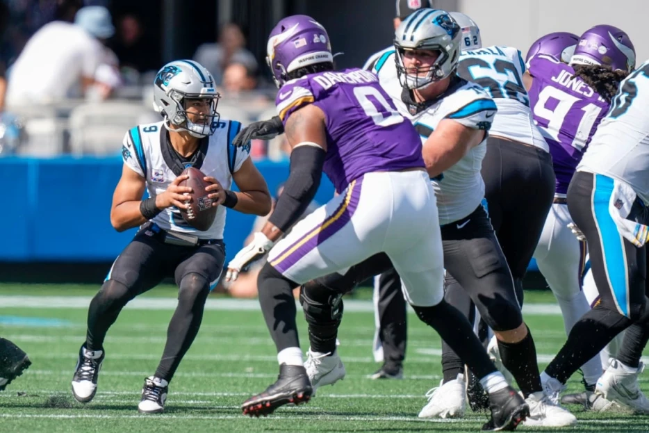 Report: Minnesota Vikings, Carolina Panthers Discussing Trade Before Roster Cut Deadline