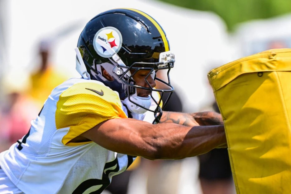 Steelers Put Explosive Rookie WR on Waivers