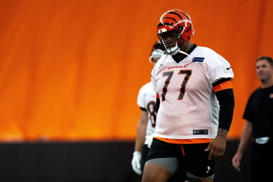 Veteran OT Trent Brown Expected To Re-Sign With Houston’s Practice Squad To Get Healthy