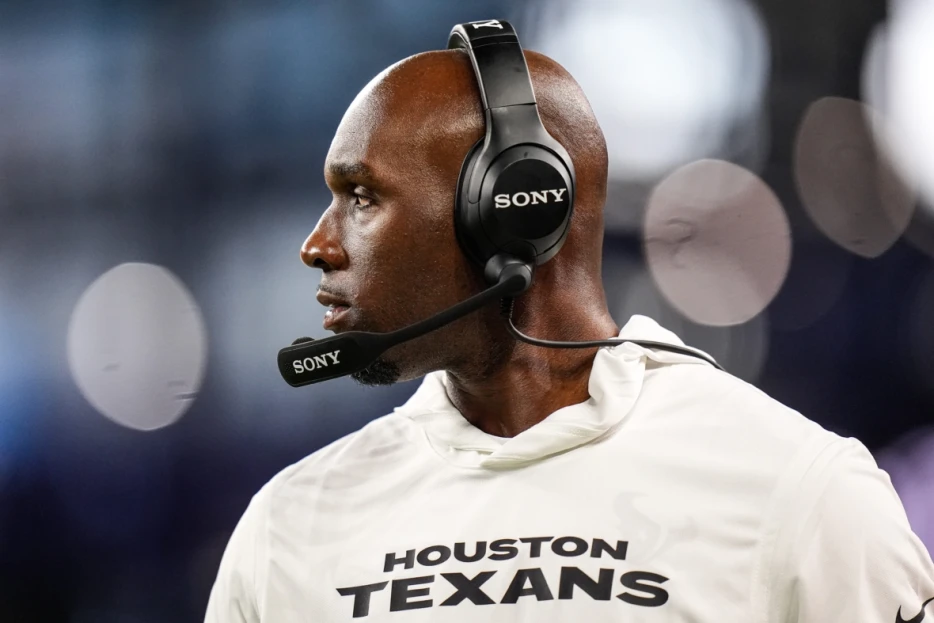 Houston Texans’ 2x Pro Bowler Could Miss Entire Season