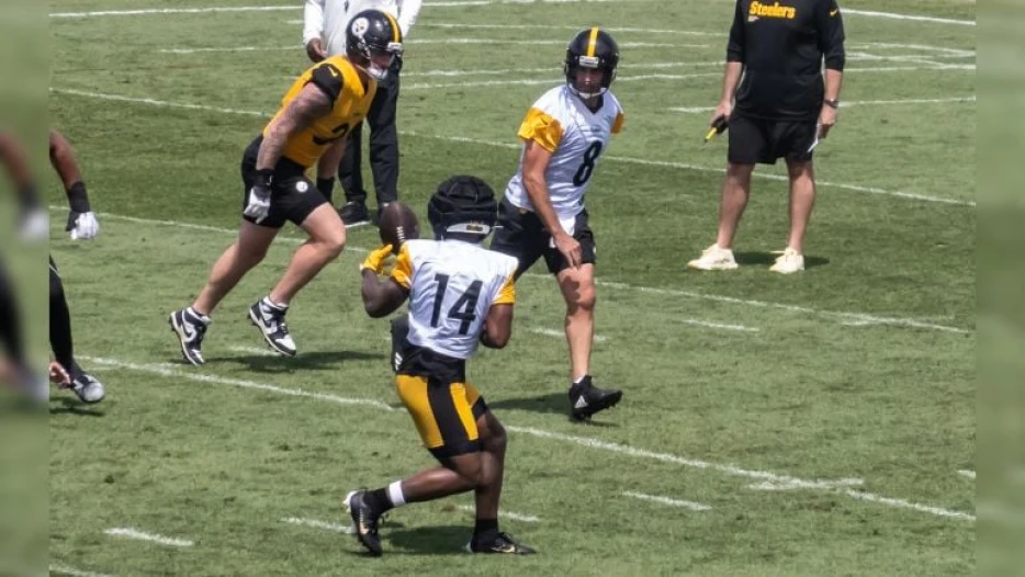 ‘People Are Gonna Be Surprised’ How Much Steelers Use RB Kenneth Gainwell Early In Season, Fittipaldo Says