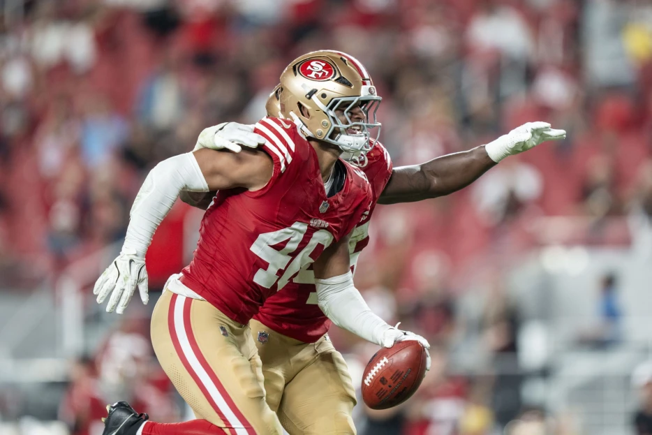 Seahawks Signing LB Chazz Surratt To Active Roster