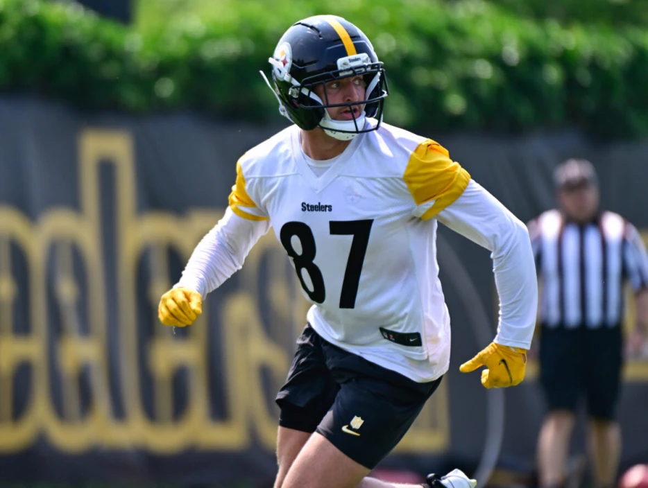 Steelers Get Promising Rookie Tight End Back on Practice Squad