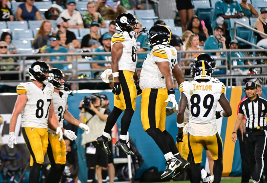 Steelers Re-Sign Explosive Rookie WR