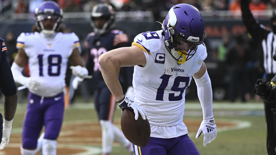 Vikings finally pull off Adam Thielen reunion trade with Panthers