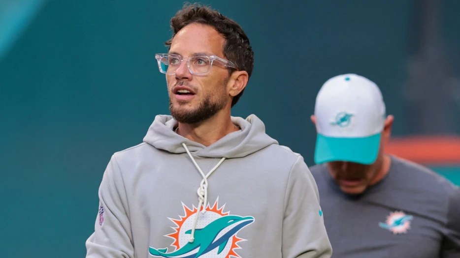 Dolphins’ Mike McDaniel’s priceless reaction to Taylor Swift &amp; Travis Kelce’s engagement
