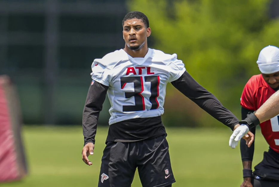 Falcons place Bralen Trice on injured reserve