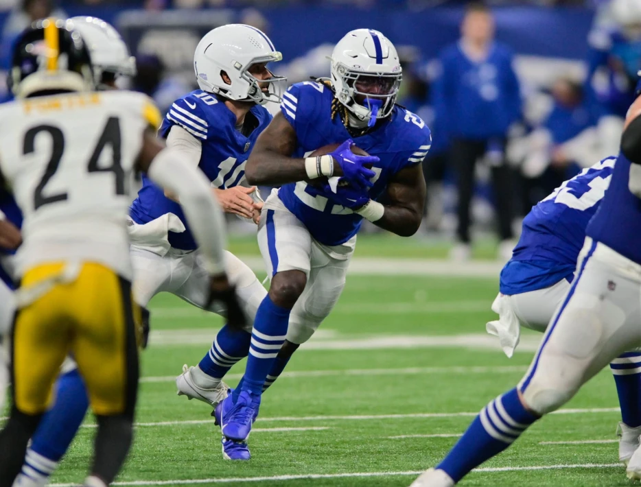 Former Ohio State RB Picks Steelers after Hitting Free Agency