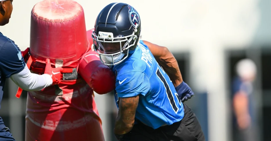 Titans sign 14 to practice squad