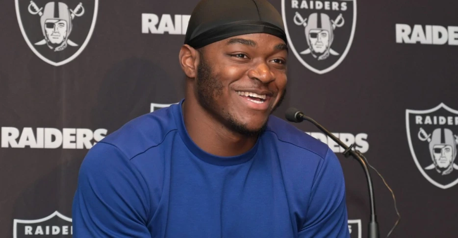 Fans are welcoming Amari Cooper back