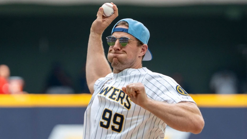 J.J. Watt Makes Thoughts On Patriots New Uniforms Extremely Clear