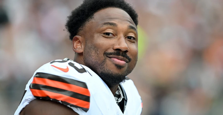 Saturday Dawg Chow (8/30): Myles in Dallas? Running game stalled? MDP honored, and more!