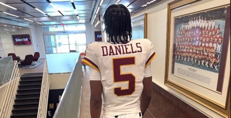 All aTwitter: 31-Aug-25 – Jayden Daniels Spotted in New Jersey as College Football Season Opens