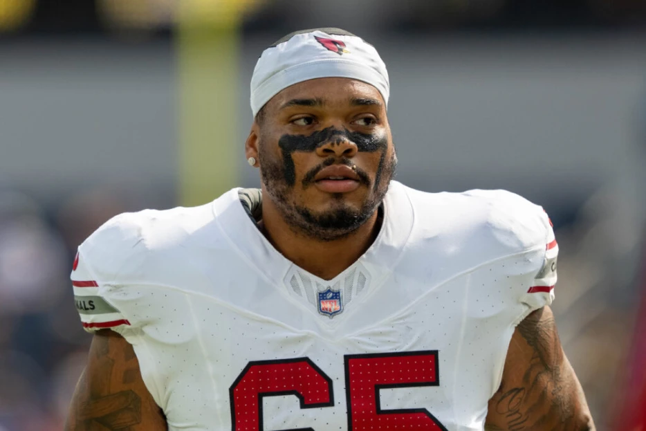 Elijah Wilkinson To Start At RT For Falcons