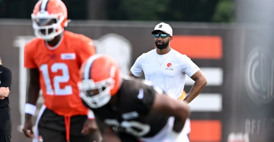 Youth movement: Browns roster transitioning from oldest to youngest