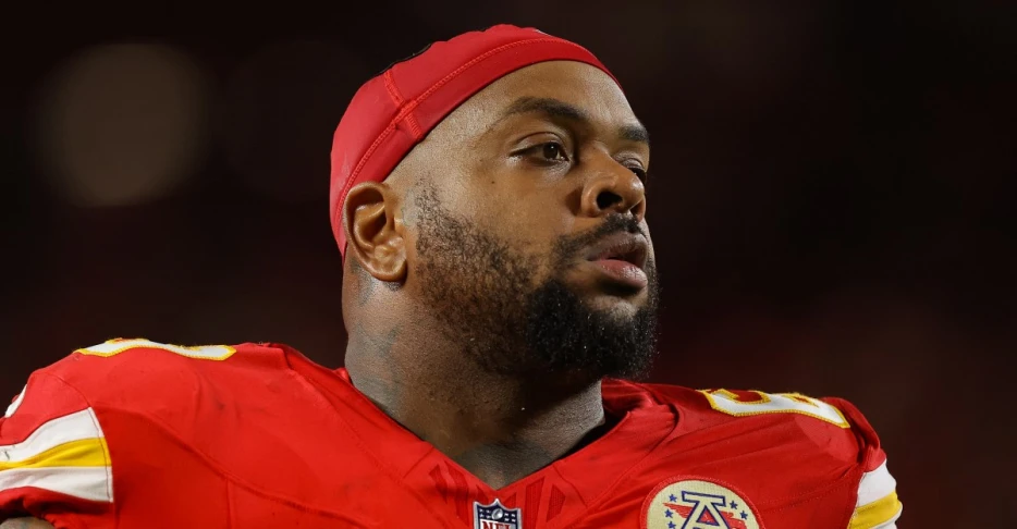 Mike Pennel signs with the Bengals