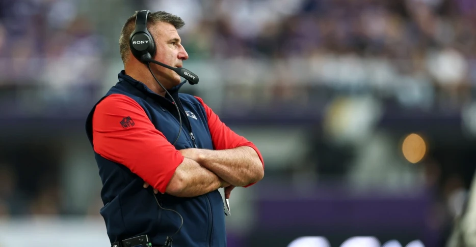 Mike Vrabel’s Patriots vision in the spotlight after recent roster decisions