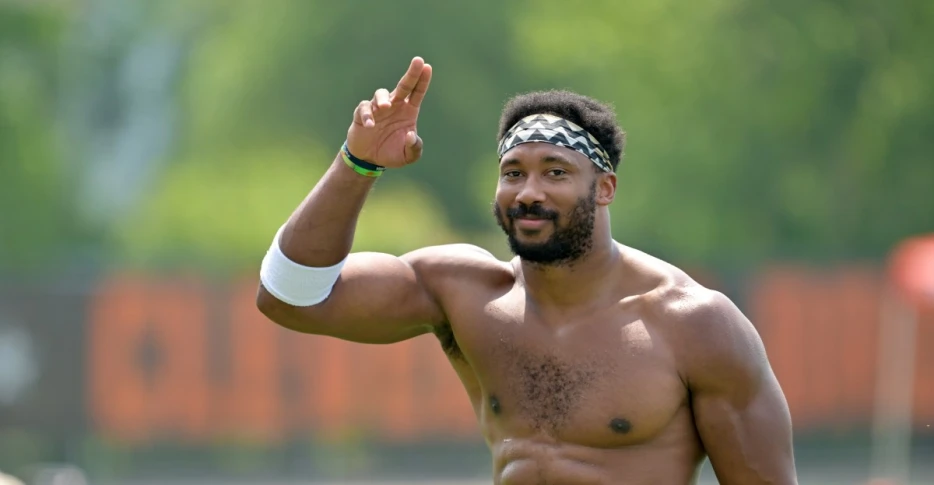 Myles Garrett: NFL Defensive Player of the Year in 2025 season loading