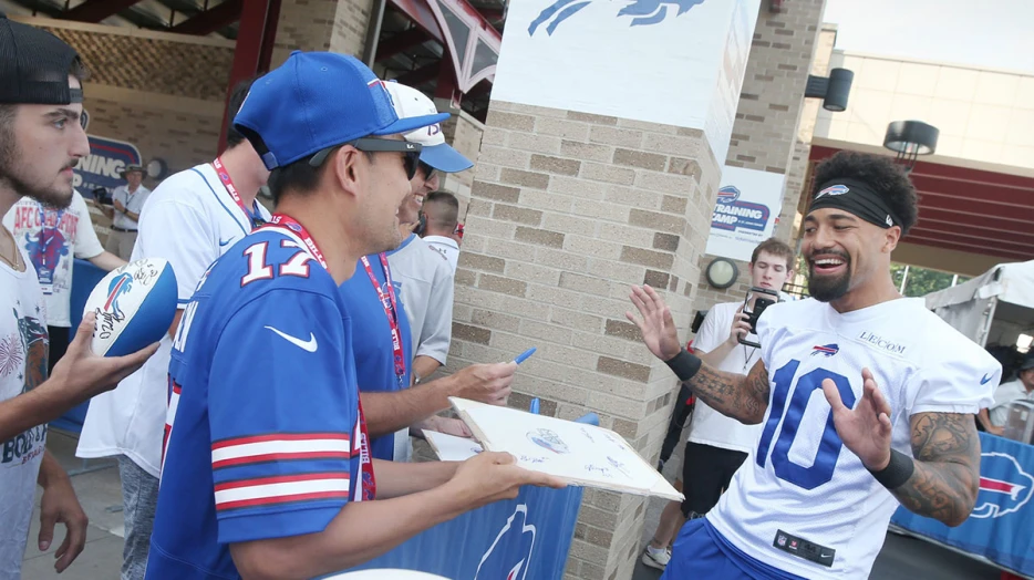 Bills’ Khalil Shakir touchingly saves 19 dogs from euthanasia