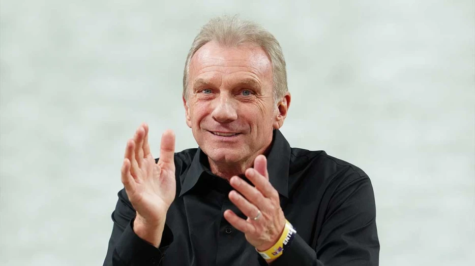 Joe Montana praises Justin Herbert with franchise QB take