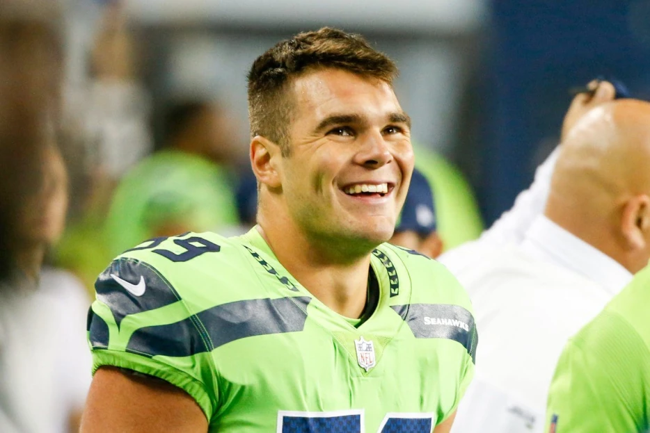 Steelers Signing LB Jon Rhattigan